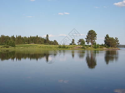 俄罗斯卡累利阿北部美丽的湖泊假期森林孤独城市场景荒野旅行远足天堂地平线图片