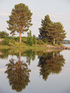 俄罗斯卡累利阿北部美丽的湖泊远足阳光反射假期场景地平线天空城市旅行蓝色图片
