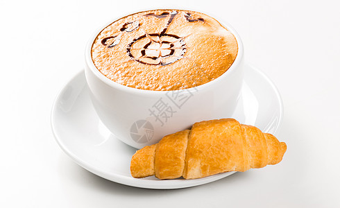 大杯咖啡和羊角面包盘子桌子杯子咖啡店报纸食物美食蛋糕泡沫橙子图片