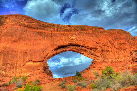 美国Moab Utah国家公园岩石编队地平线窗户地标干旱国家曲线天空蓝色图片