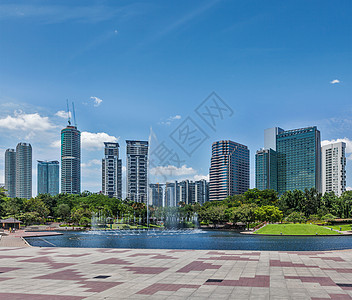 马来西亚吉隆坡中央商业区天际线Skyline城市风景天际吸引力月亮园林绿化建筑地标天空图片