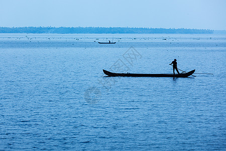 船上的人 印度喀拉拉邦图片