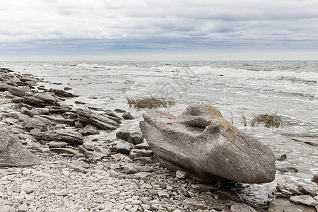 瑞典高特兰洛基海岸线岩石风雨海岸天空风景海滩卵石海洋支撑地平线图片