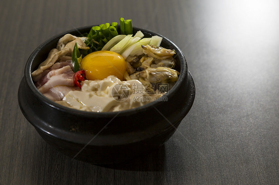 韩语食品食物烹饪牛肉蔬菜饮食夹子绿色午餐白色猪肉图片
