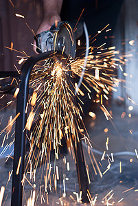 研磨时闪亮的火花工匠技术员工作工厂活动焊接工具安全磁盘技术图片