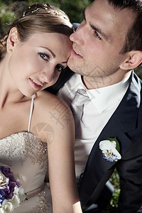 夫妻情情人套装订婚庆典花朵快乐舞蹈家庭燕尾服宗教婚礼图片