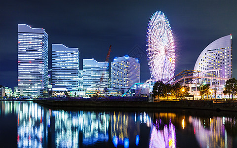 夜间横滨天际景观办公楼小路办公室车轮公园城市地标建筑商业图片