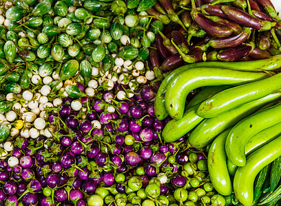 市场摊间中的蔬菜黄瓜美食茄子水果萝卜食物摊位收成洋葱农场图片