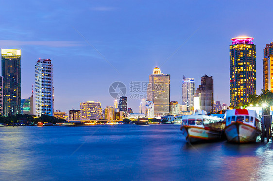 夜间曼谷天线天际办公室公司商业地标景观城市金融建筑摩天大楼图片