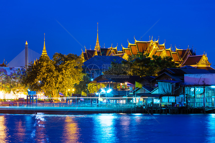 夜间曼谷寺庙图片