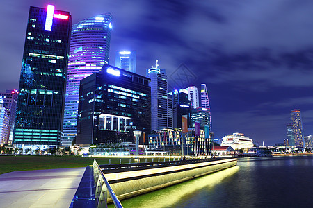 新加坡夜间的天线大楼景观金融码头商业办公楼城市地标办公室摩天大楼图片