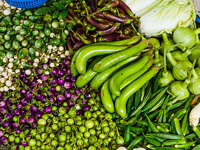 食品市场上的蔬菜豆子胡椒绿色水果食物洋葱茄子摊位沙拉黄瓜图片