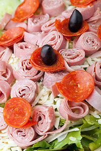 Antipasto 沙拉闭合美食香肠硝酸盐盘子火腿食品午餐蔬菜饮食黄瓜图片