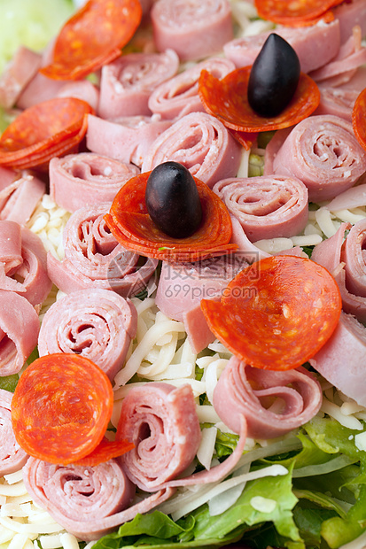 Antipasto 沙拉闭合美食香肠硝酸盐盘子火腿食品午餐蔬菜饮食黄瓜图片