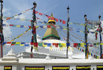 尼泊尔加德满都的祈祷旗帜和布达纳特斯图帕图片