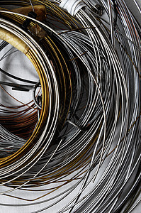 不同金属电线的多彩镀锌螺旋电缆工具白色焊接栅栏管子工业黄铜图片