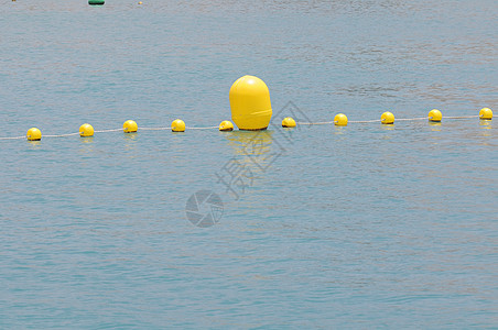 黄黄色浮游者海洋红色水池绳索浮标安全港口海岸蓝色钓鱼图片