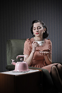 美丽的女人喝茶背景图片