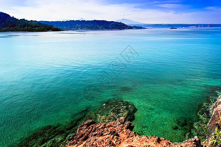 苏比克湾在海滨上背景