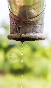 管道里滴水水滴服务阀门龙头修复设备物体背景图片