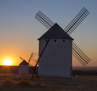 风车拉曼查西班牙旅游日落太阳地标旅行旋转图片