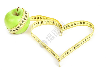 绿色苹果 有测量磁带和心脏符号 孤立减肥午餐营养活力水果饮食仪表食物数字厘米图片