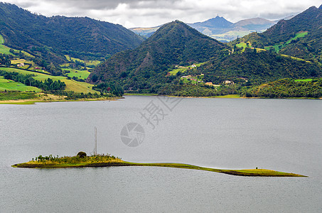 小岛屿旅游自然风景森林绿色蓝色天空假期树木场景图片