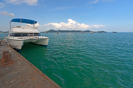 船舶停靠在泊港海景照片天空运输木材海岸线自然旅行图片