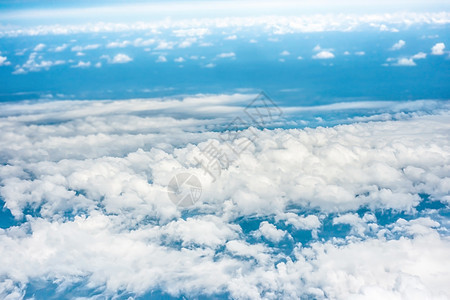 有云的天空蓝色空气多云晴天气氛风景天堂场景白色阳光图片