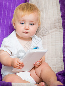 可爱宝宝肖像技术快乐教育婴儿屏幕学习男生照片互联网白色图片