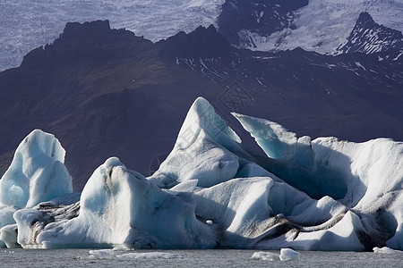 冰岛南部Jokulsarlon冰川环礁湖的冰山图片