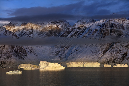 唐士比松的冰山     格陵兰旅游海岸旅行冻结阳光风景山脉峡湾图片