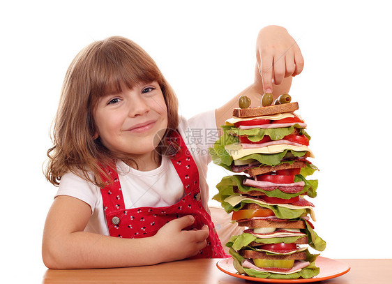 带着高个子三明治的快乐小女孩乐趣女孩午餐面包食物微笑美食火腿青年小吃图片