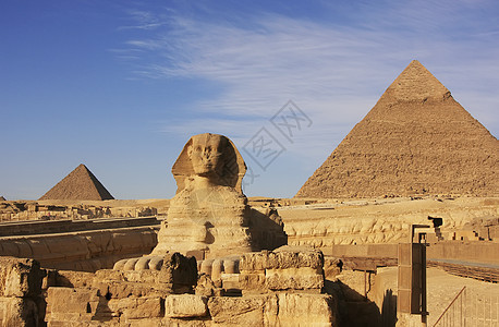 卡弗尔的斯芬克斯和金字塔 埃及开罗雕塑地标雕像骆驼考古学风景蓝色纪念碑石头狮身图片