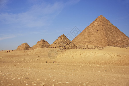 Menkaure金字塔和皇后金字塔 开罗异位素狮身纪念碑考古学风景沙漠人面石头风暴大篷车图片