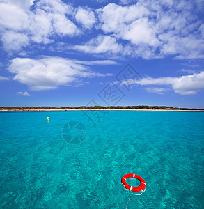 带有圆浮标的白板浮标晴天天堂海岸地标小女孩海岸线旅游旅行假期图片