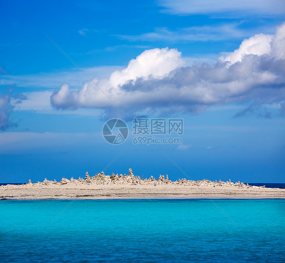 Formentera岛 石雕伊利塔斯波浪天空海景地标旅行海岸线天堂石头海滩小女孩图片