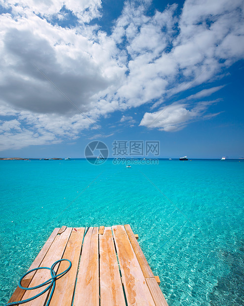 伊莱塔斯和伊比萨湾码头蓝色海景海岸旅游天空海滩支撑波浪晴天小女孩图片