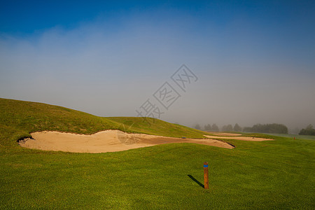 空高尔夫球场的夏天推杆奢华俱乐部运动圆圈绿色游戏高尔夫球掩体竞赛图片