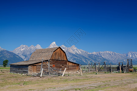 在标志性的约翰穆尔顿农场上峡谷废墟房子畜栏草原地标风景场地草地房屋图片