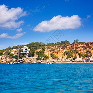 从巴利阿里群岛的船上看海岸景点假期旅行蓝色天堂场景海滩阳光天空图片