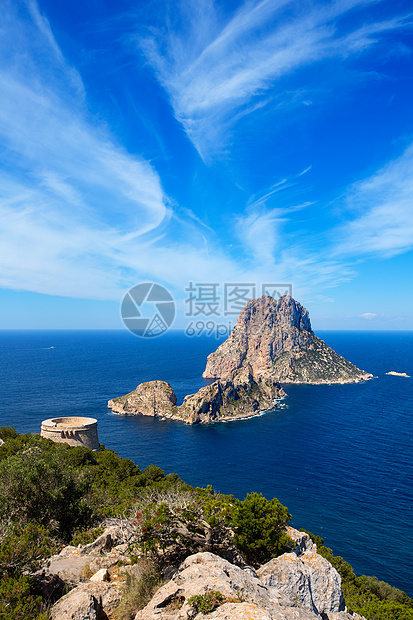 从塔的视图岩石石头天空旅行地标海景海岸蓝色旅游假期图片