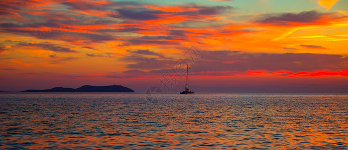 日落 伊比萨桑安东尼奥阿巴德海洋晴天双体太阳血管波纹帆船橙子戏剧性运动图片