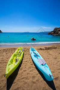 Ibiza cala 圣圣文森海滩 与皮艇蓝色假期支撑旅行太阳波浪海滩地标天空图片