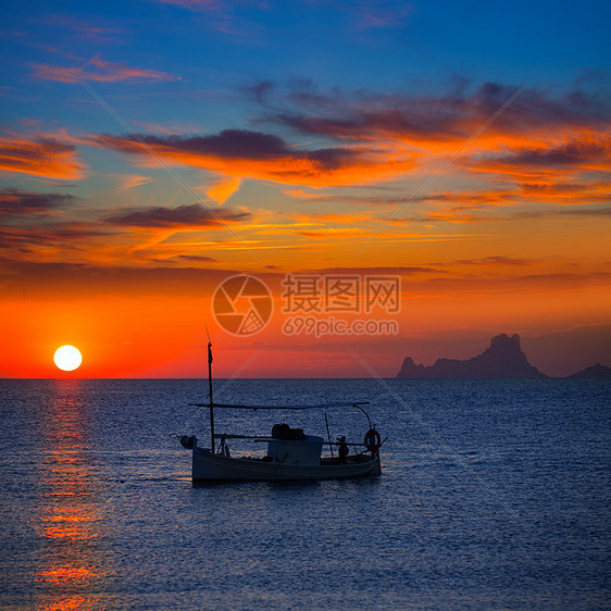 伊比扎日落Es Vedra 观景和渔船浮游船地标旅行血管蓝色假期海洋太阳胰岛日落天空图片