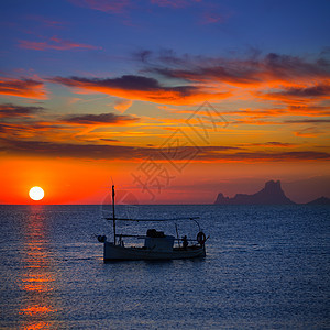 伊比扎日落Es Vedra 观景和渔船浮游船海滩胰岛天堂日落旅行海岸地标假期太阳海洋图片