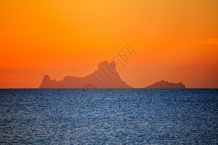 伊比扎日落Es Vedra 从Formentera橙子地标太阳海洋日落天堂海滩旅行蓝色假期图片