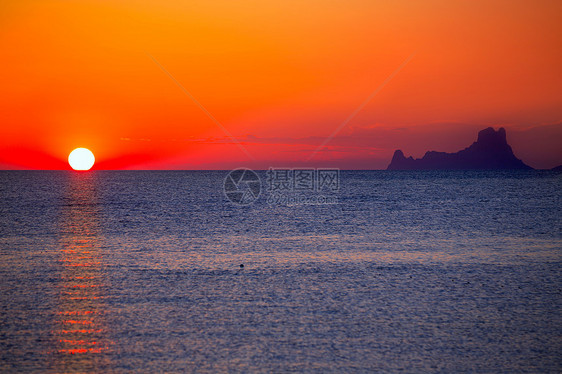 伊比扎日落Es Vedra 从Formentera旅游地标海滩假期旅行天堂橙子蓝色胰岛日落图片