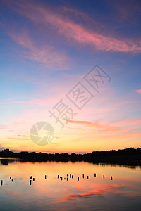 江面日落太阳场景季节天气蓝色公园海洋旅行海滩橙子背景图片