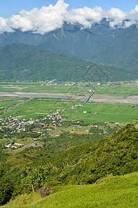 Hualien农田牧场旅游游客合欢风景公园远足草地顶峰农村图片